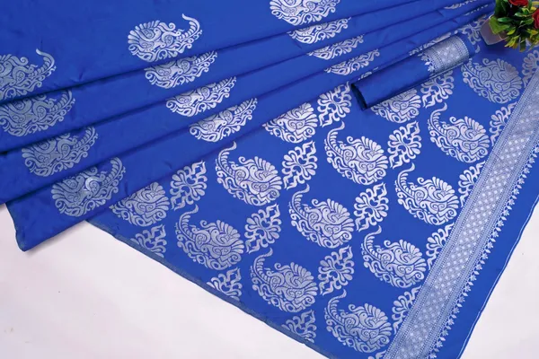 Royal_Blue_Kanjivaram_Silk_Saree_with_Silver_Zari_Paisley_Motifs_&_Intricate_Pallu_-_Blouse_Piece_Included