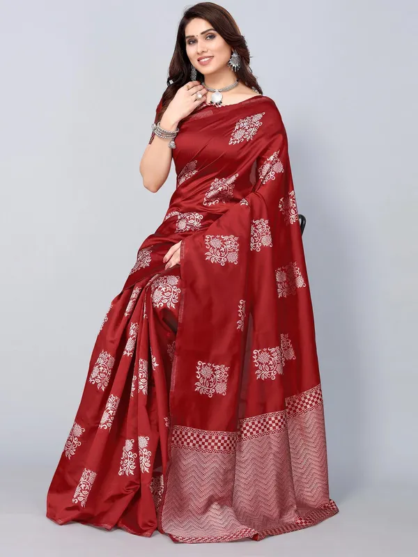 Red_Banarasi_Silk_Saree_with_Silver_Zari_Allover_Floral_Buttas_&_Traditional_Chevron_Pallu_-_Blouse_Piece_Included