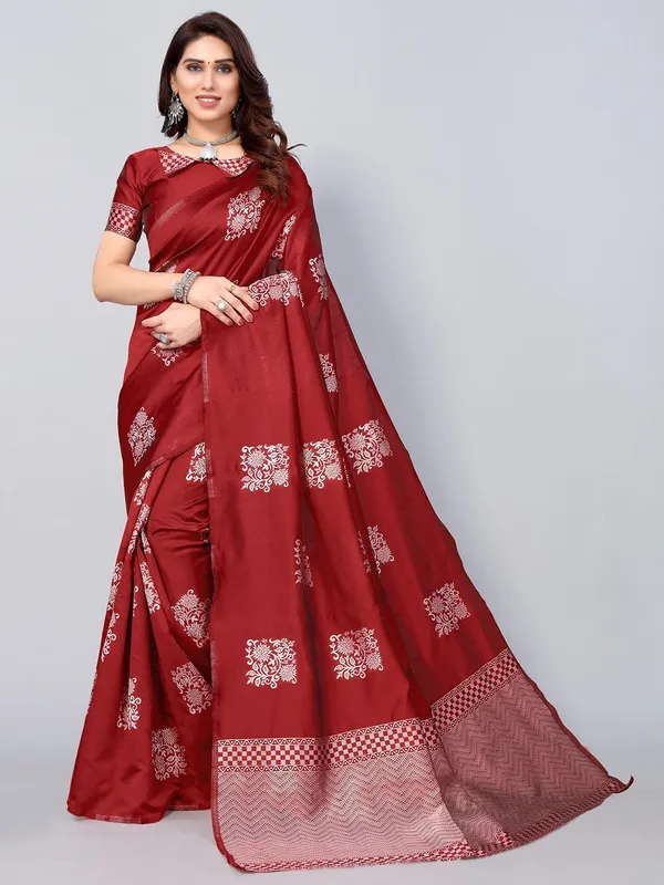 Red_Banarasi_Silk_Saree_with_Silver_Zari_Allover_Floral_Buttas_&_Traditional_Chevron_Pallu_-_Blouse_Piece_Included