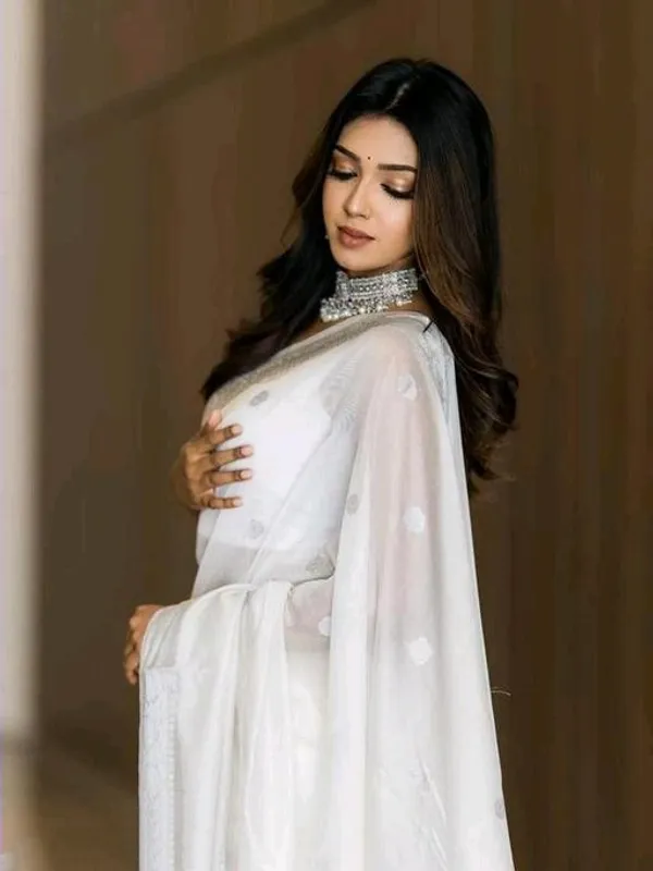 White_Handloom_Cotton_Saree_with_Silver_Zari_Buttas_&_Intricate_Paisley_Woven_Border