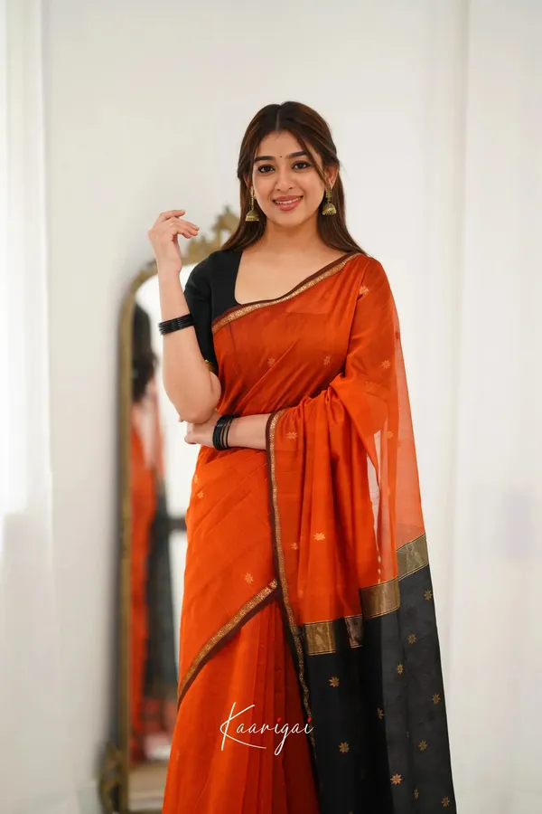 Orange_and_Black_Kanjivaram_Silk_Saree_with_Golden_Zari_Buttas_&_Contrast_Maroon_Pallu