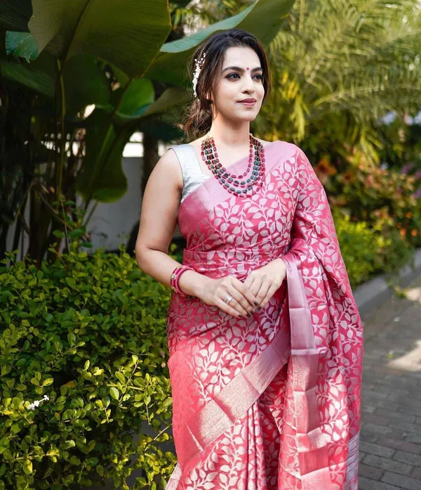 Pink_Banarasi_Silk_Saree_with_Silver_Zari_Floral_Jaal_and_Rich_Woven_Border