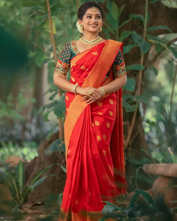 Red_Kanjivaram_Silk_Saree_with_Golden_Zari_Butta_Design