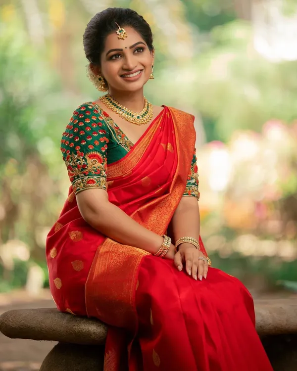 Red_Kanjivaram_Silk_Saree_with_Golden_Zari_Butta_Design