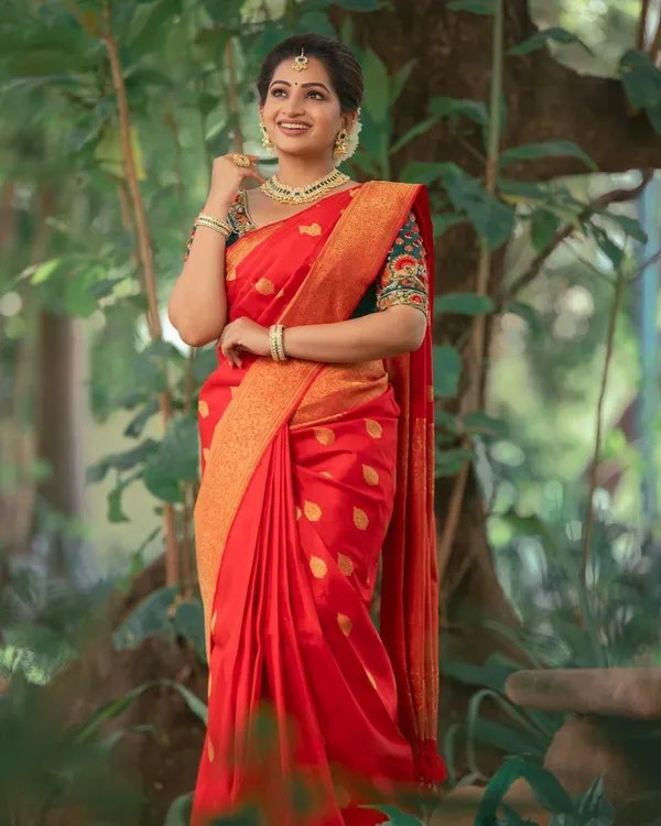 Red_Kanjivaram_Silk_Saree_with_Golden_Zari_Butta_Design