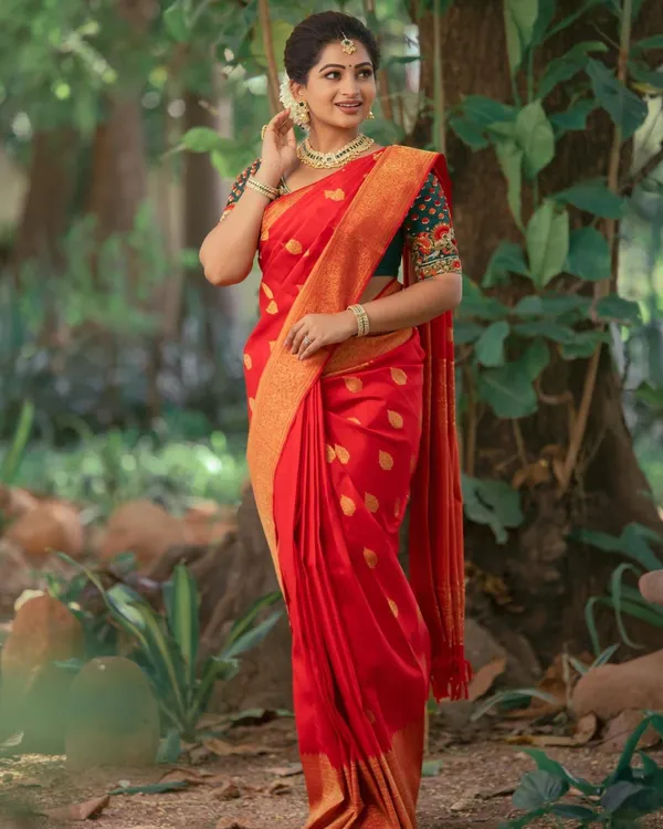 Red_Kanjivaram_Silk_Saree_with_Golden_Zari_Butta_Design
