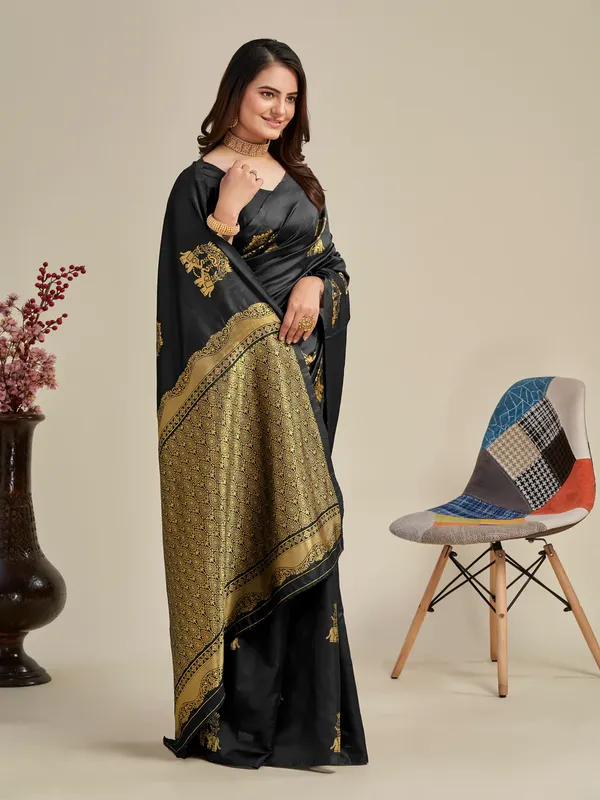 Black_Kanjivaram_Silk_Saree_with_Golden_Zari_Elephant_Motifs_&_Traditional_Pallu_-_Blouse_Piece_Included