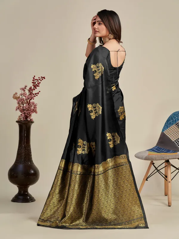 Black_Kanjivaram_Silk_Saree_with_Golden_Zari_Elephant_Motifs_&_Traditional_Pallu_-_Blouse_Piece_Included