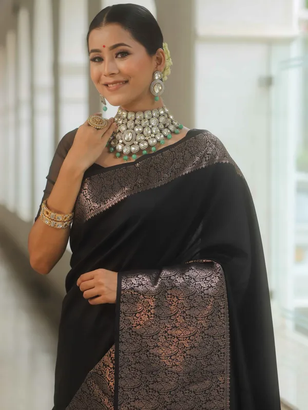 Black_Kanjivaram_Silk_Saree_with_Copper_Zari_Weaving_&_Rich_Pallu