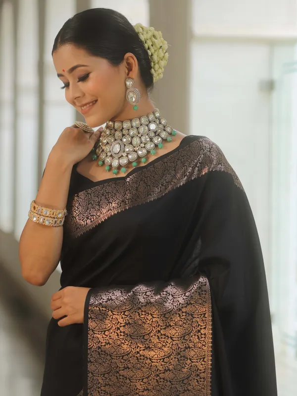 Black_Kanjivaram_Silk_Saree_with_Copper_Zari_Weaving_&_Rich_Pallu