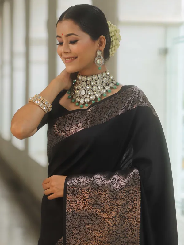 Black_Kanjivaram_Silk_Saree_with_Copper_Zari_Weaving_&_Rich_Pallu