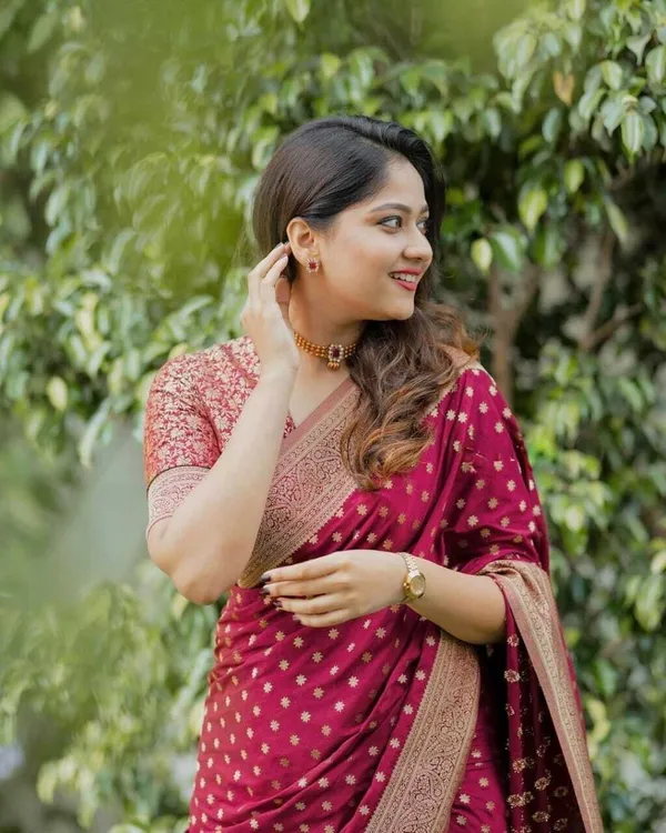 Red_Banarasi_Silk_Saree_with_Intricate_Golden_Zari_Weaving_&_Elegant_Floral_Border
