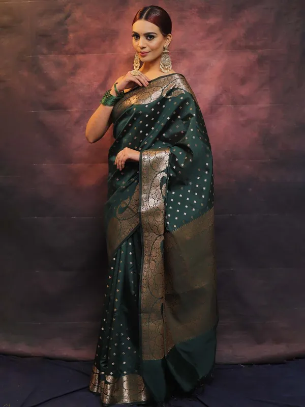 Green_Banarasi_Silk_Saree_with_Golden_Zari_Weaving_&_Traditional_Broad_Border
