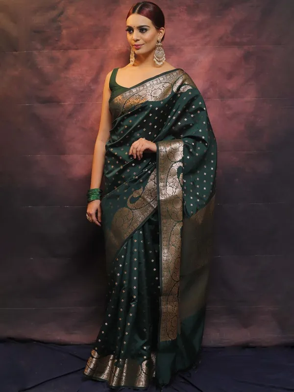 Green_Banarasi_Silk_Saree_with_Golden_Zari_Weaving_&_Traditional_Broad_Border