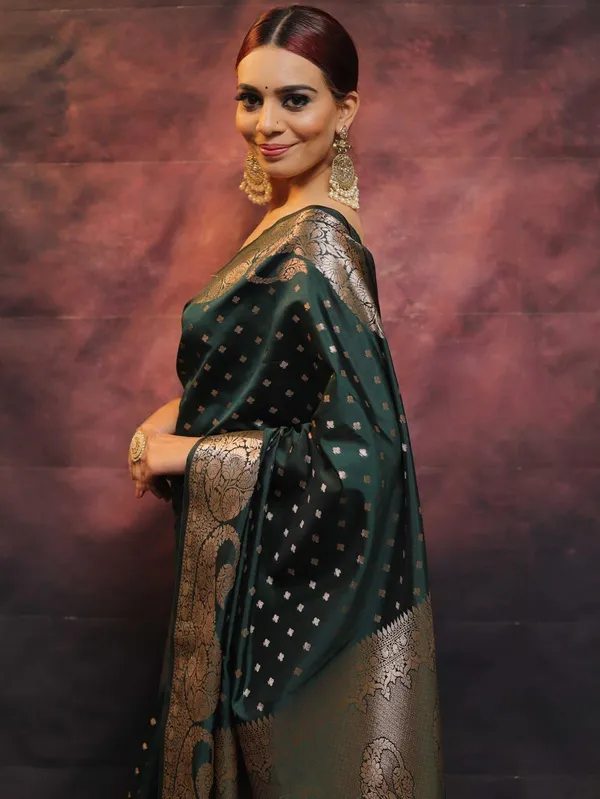 Green_Banarasi_Silk_Saree_with_Golden_Zari_Weaving_&_Traditional_Broad_Border