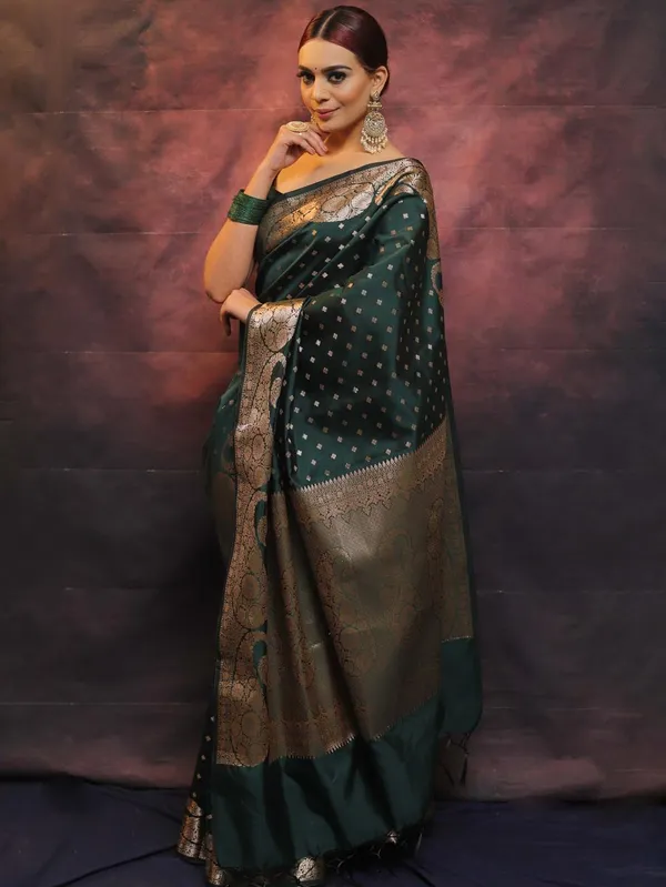 Green_Banarasi_Silk_Saree_with_Golden_Zari_Weaving_&_Traditional_Broad_Border