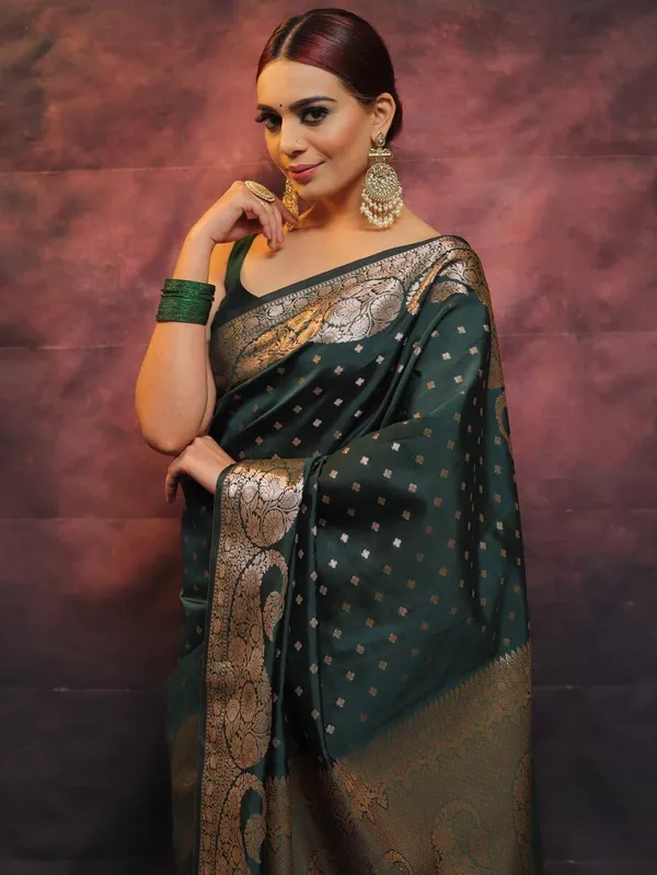 Green_Banarasi_Silk_Saree_with_Golden_Zari_Weaving_&_Traditional_Broad_Border