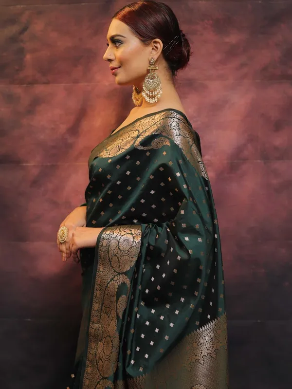Green_Banarasi_Silk_Saree_with_Golden_Zari_Weaving_&_Traditional_Broad_Border