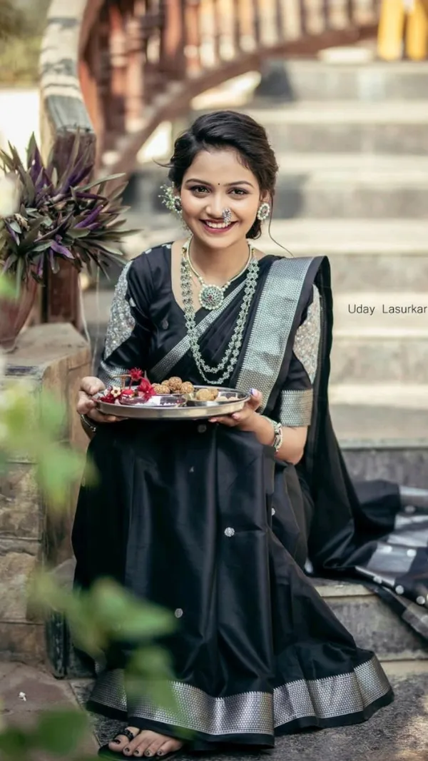 Black_Silver_Zari_Paithani_Silk_Saree