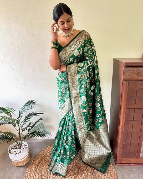 Green_Banarasi_Silk_Saree_with_Golden_Zari_Floral_Weaving_&_Traditional_Broad_Border