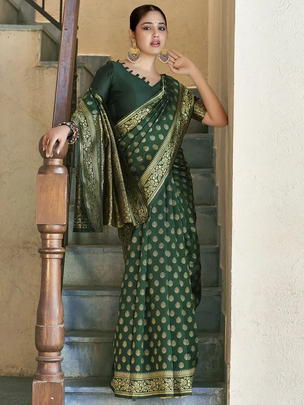 Green_Banarasi_Silk_Saree_with_Gota_Weaving_&_Traditional_Broad_Border