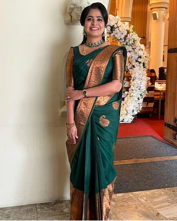Green_Banarasi_Silk_Saree_with_Patta_Weaving_&_Traditional_Broad_Border