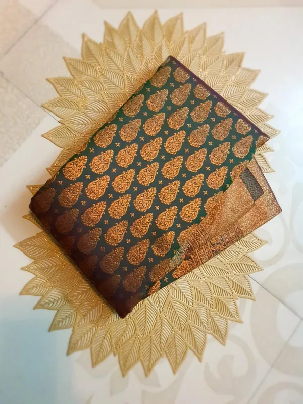 Green_Banarasi_Silk_Saree_with_Kalash_Design_&_Traditional_Broad_Border