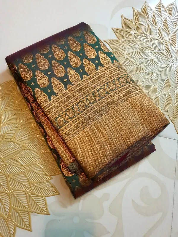 Green_Banarasi_Silk_Saree_with_Kalash_Design_&_Traditional_Broad_Border