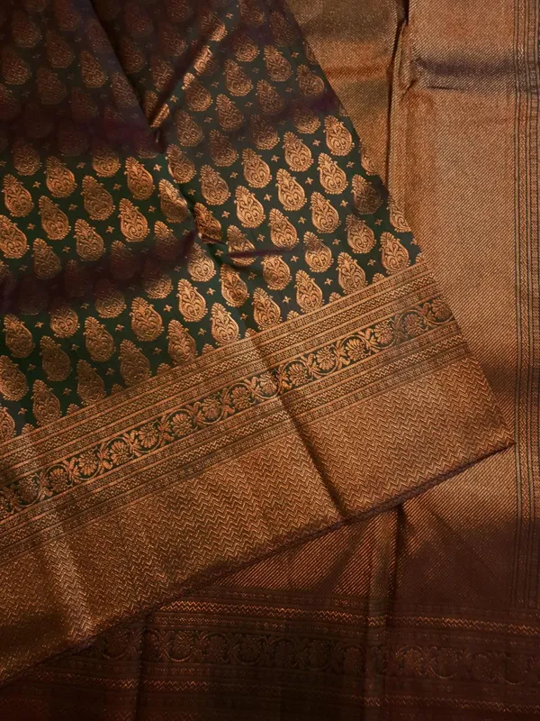 Green_Banarasi_Silk_Saree_with_Kalash_Design_&_Traditional_Broad_Border
