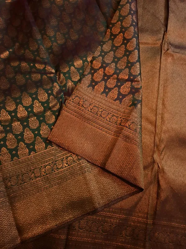 Green_Banarasi_Silk_Saree_with_Kalash_Design_&_Traditional_Broad_Border