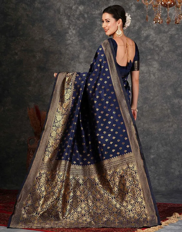 Navi_Blue_Kanjivaram_Silk_Saree_with_Traditional_Motif_Weave