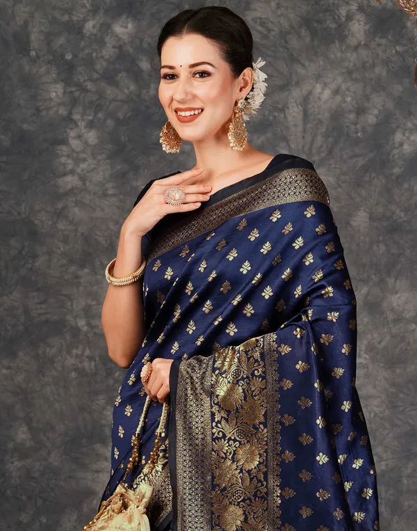 Navi_Blue_Kanjivaram_Silk_Saree_with_Traditional_Motif_Weave