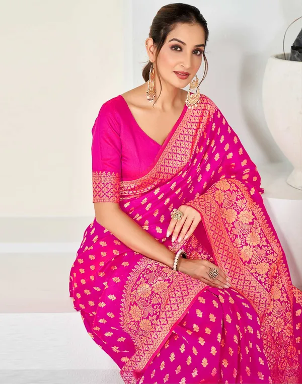 Pink_Kanjivaram_Silk_Saree_with_Traditional_Motif_Weave
