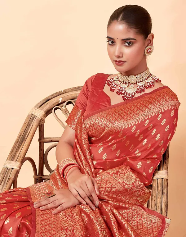 Red_Kanjivaram_Silk_Saree_with_Traditional_Motif_Weave