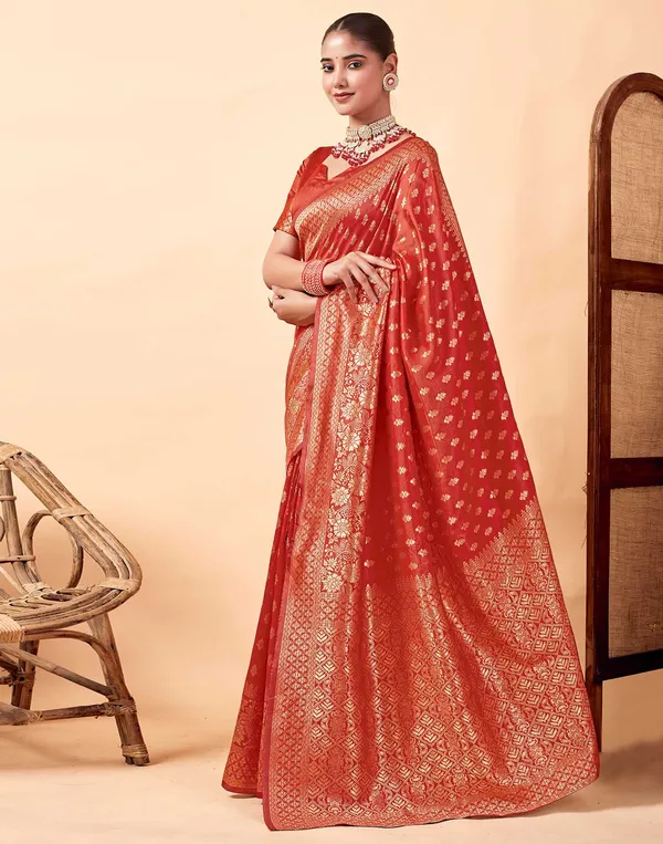 Red_Kanjivaram_Silk_Saree_with_Traditional_Motif_Weave