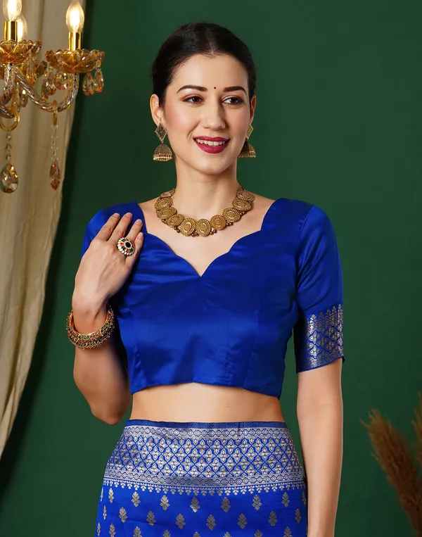 Royal_Blue_Kanjivaram_Silk_Saree_with_Traditional_Motif_Weave