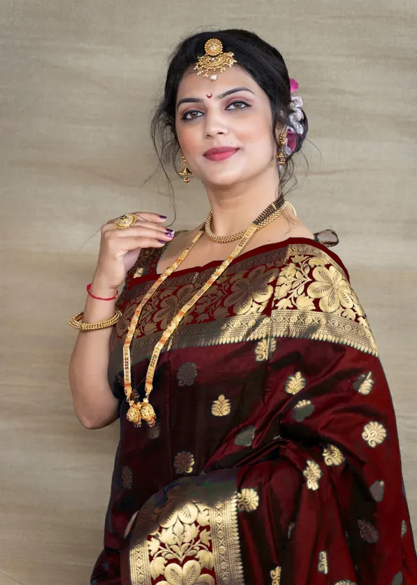 Maroon_Banarasi_Silk_Saree_with_Golden_Zari_Floral_&_Paisley_Weaving_-_Blouse_Piece_Included