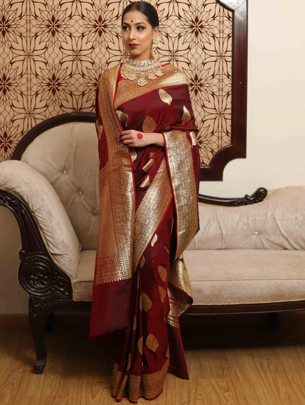 Maroon_Kanjivaram_Silk_Saree_with_Antique_Gold_Zari_Border_and_Shanku_Weave