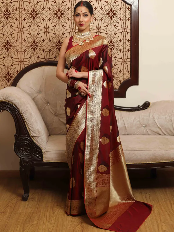 Maroon_Kanjivaram_Silk_Saree_with_Antique_Gold_Zari_Border_and_Shanku_Weave