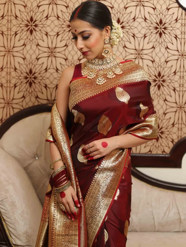 Maroon_Kanjivaram_Silk_Saree_with_Antique_Gold_Zari_Border_and_Shanku_Weave