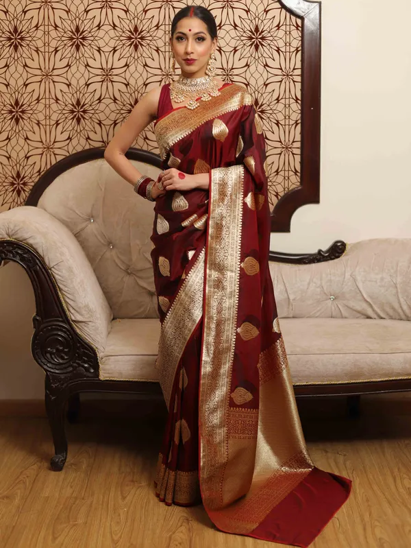 Maroon_Kanjivaram_Silk_Saree_with_Antique_Gold_Zari_Border_and_Shanku_Weave