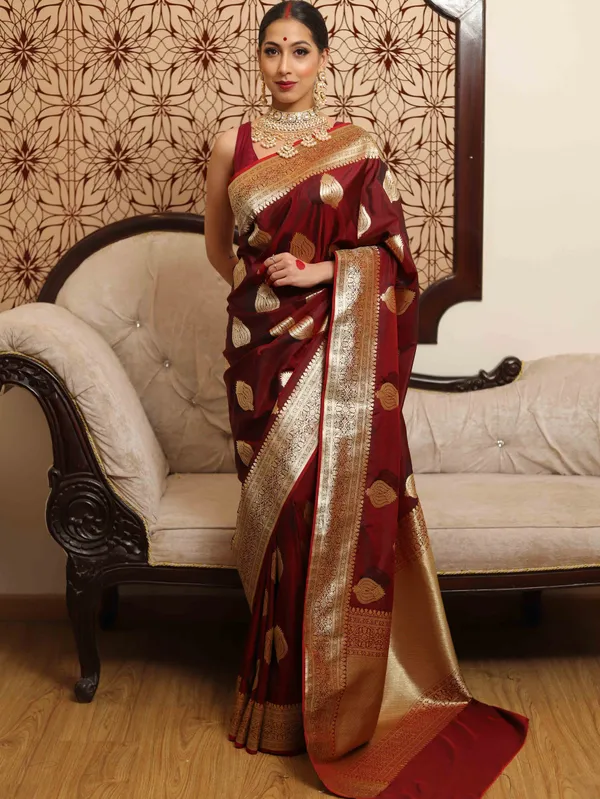 Maroon_Kanjivaram_Silk_Saree_with_Antique_Gold_Zari_Border_and_Shanku_Weave
