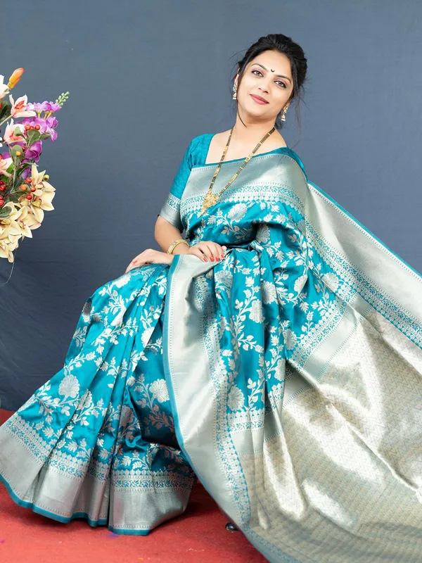 Rama_Banarasi_Silk_Saree_with_Gold_Zari_Floral_Jaal_and_Contrast_Border