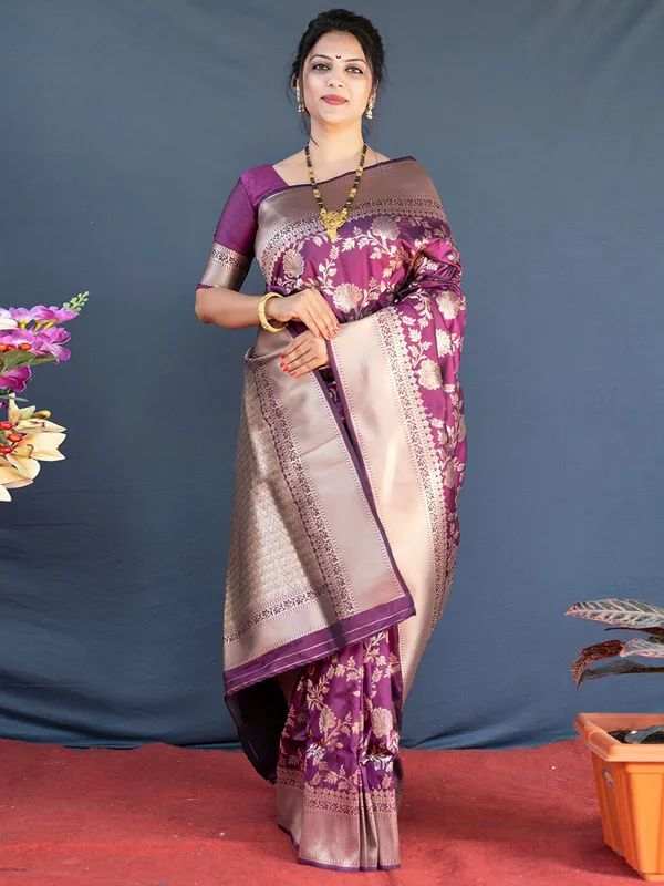Wine_Banarasi_Silk_Saree_with_Gold_Zari_Floral_Jaal_and_Contrast_Border