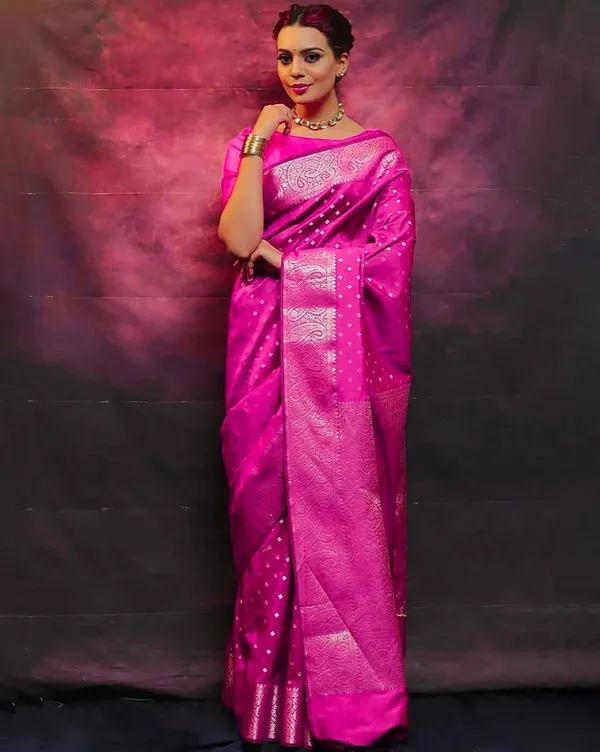 Pink_Banarasi_Silk_Saree_with_Clubs_Design