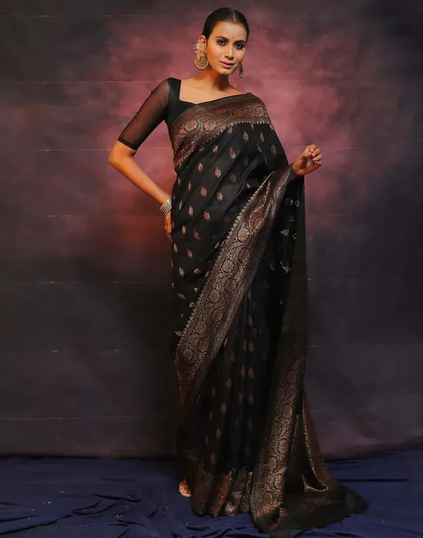 Black_Kanjivaram_Silk_Saree_with_Pan_Design