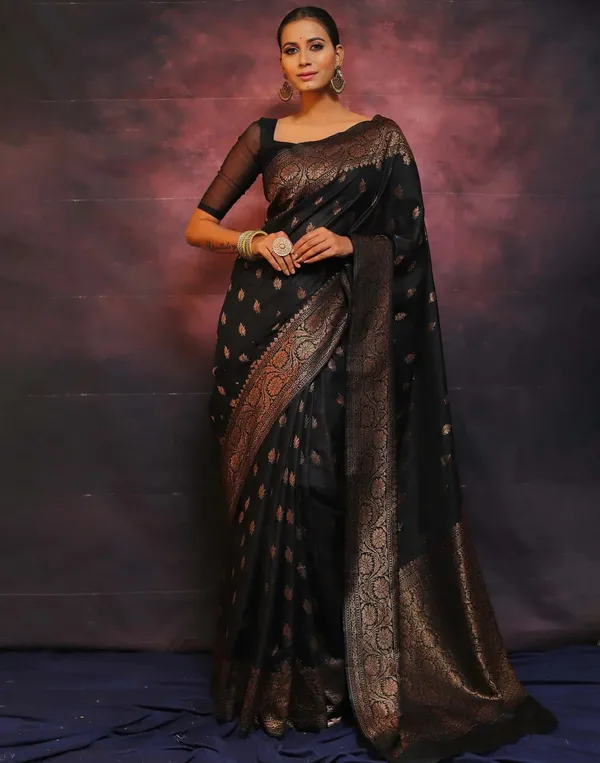 Black_Kanjivaram_Silk_Saree_with_Pan_Design