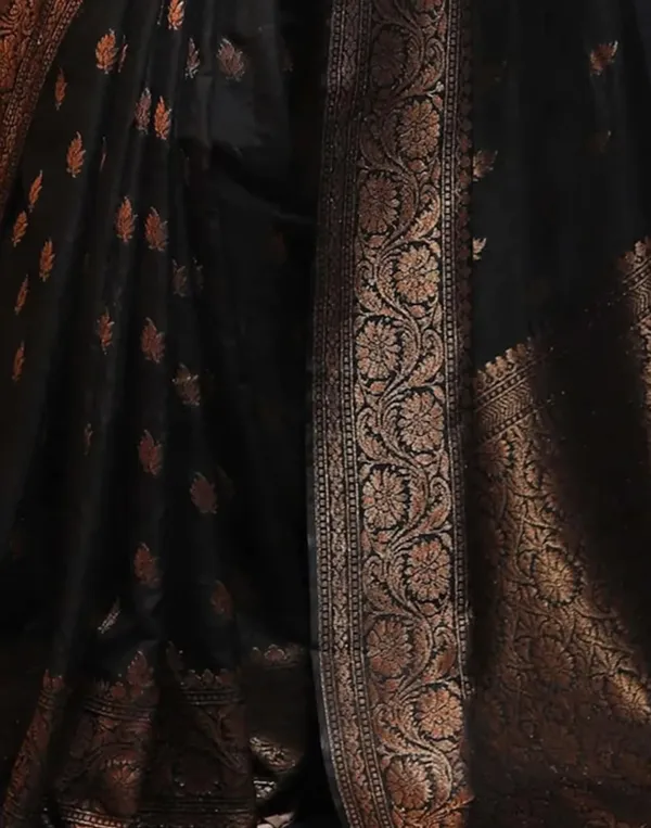 Black_Kanjivaram_Silk_Saree_with_Pan_Design