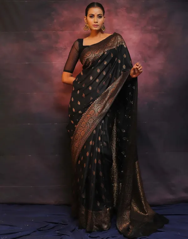 Black_Kanjivaram_Silk_Saree_with_Pan_Design