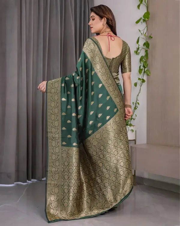 Green_Kanjivaram_Silk_Saree_with_Pan_Design